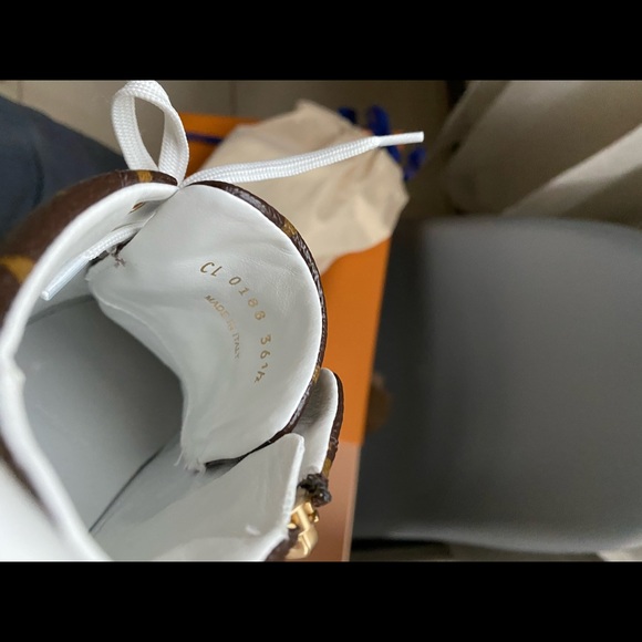 Louis Vuitton shoes - Picture 5 of 5